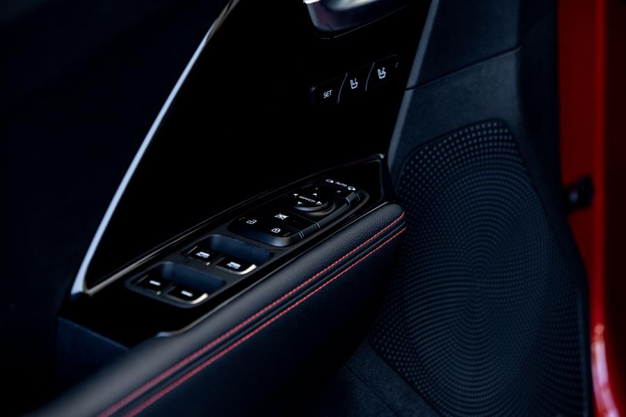 Детали интерьера Kia Niro EcoHybrid 2020 года  (NA) (фото 43 из 63)